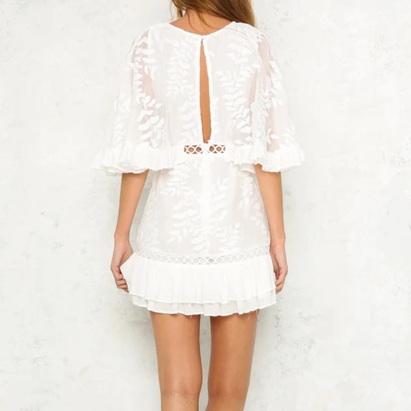 Saints + Secrets sheer embroidered ruffle style v-neck keyhole back sz S white - Picture 15 of 15